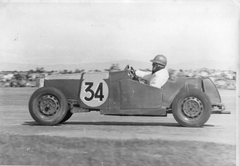 Name:  NSCC 1953 #232 Ohakea Trophy Race 14 March 1953. D.N.F Don on  24th lap (of 25) holding 2nd plac.jpg
Views: 2164
Size:  87.2 KB