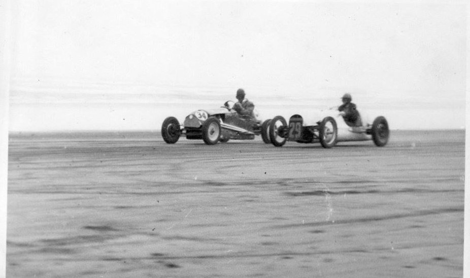 Name:  NSCC 1955 #235 NSCC Muriwai beach, June 1955. Herb Gilroy A40 special Don Tilsley Singford Speci.jpg
Views: 749
Size:  82.1 KB