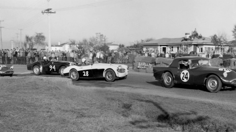 Name:  Motor Racing Matamata #45 1964 24 Steve Oxton 28 Pat McLoughlin 3000 94 M Lucas 25 Trevor Sheffi.jpg
Views: 606
Size:  69.3 KB