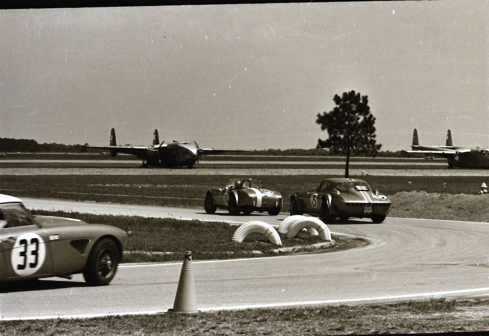 Name:  AH 3000 #362 Sebring 1964 Cars #33 and #34 . car #33 Corvette and Cobra K Stelk archives .jpg
Views: 2699
Size:  91.3 KB