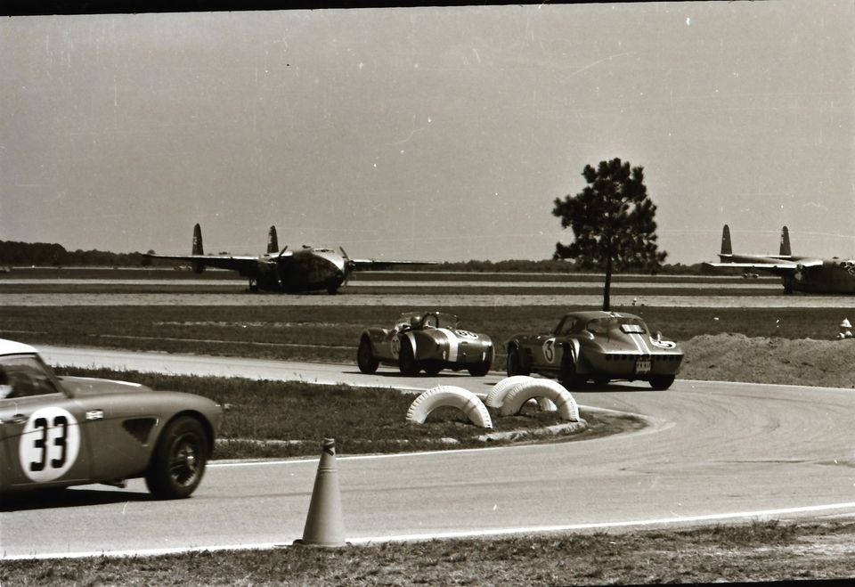 Name:  AH 3000 #362 Sebring 1964 Cars #33 and #34 . car #33 Corvette and Cobra K Stelk archives .jpg
Views: 4806
Size:  91.3 KB