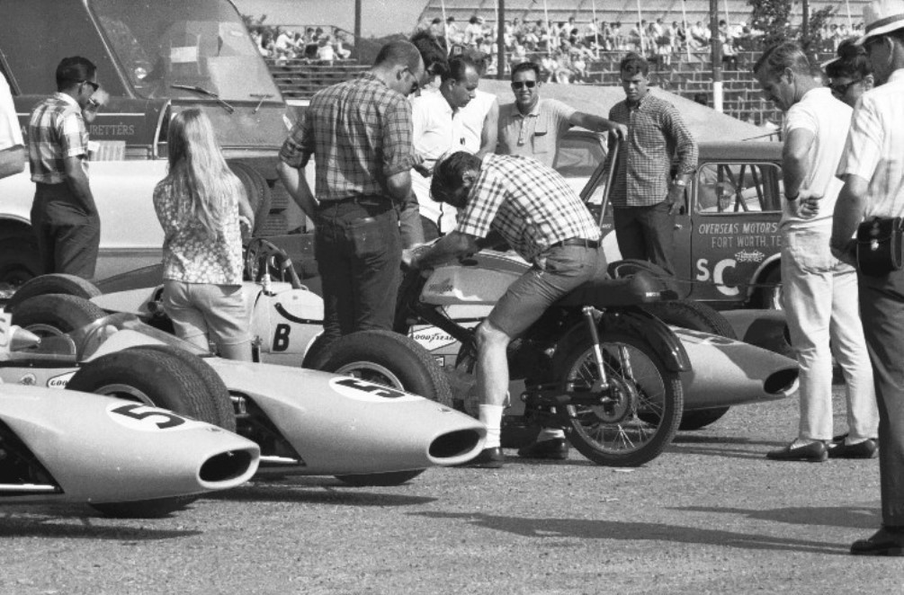 Name:  FORMULA B TEAM GVR JUNE 1967.jpg
Views: 3513
Size:  186.2 KB
