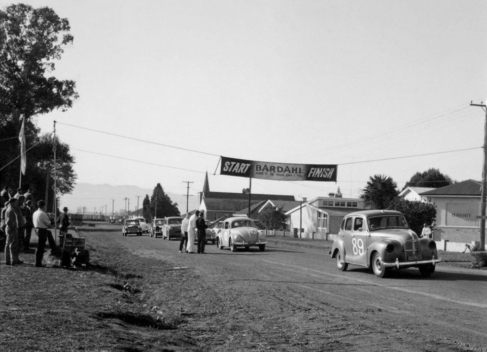 Name:  Motor Racing Matamata #36 1965 A40 Devon VW others 65 plates start Ross Cammick Scott-Given arch.jpg
Views: 2295
Size:  91.8 KB