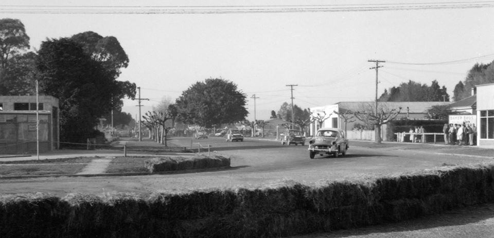 Name:  Motor Racing Matamata #37 1964 Humber 80 Fiat Anglia Mini Cleaver Motors corner Ross Cammick Sco.jpg
Views: 997
Size:  59.3 KB