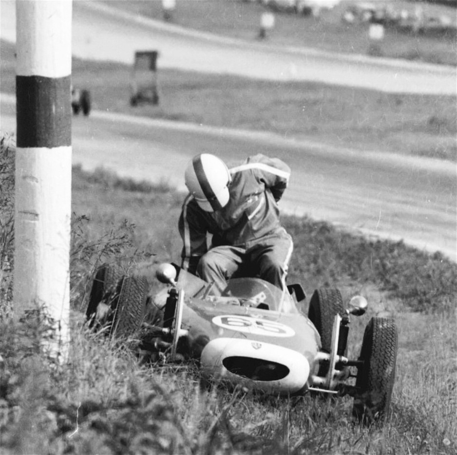 Name:  FVEE BAILOUT GVR JUNE 1967 # 65.jpg
Views: 1762
Size:  178.1 KB