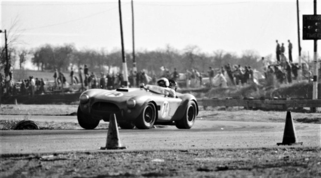 Name:  SHELBY COBRA  289 74  ALFRED GOLDMAN p1  GVR FEB 1967 (1).jpg
Views: 783
Size:  131.0 KB