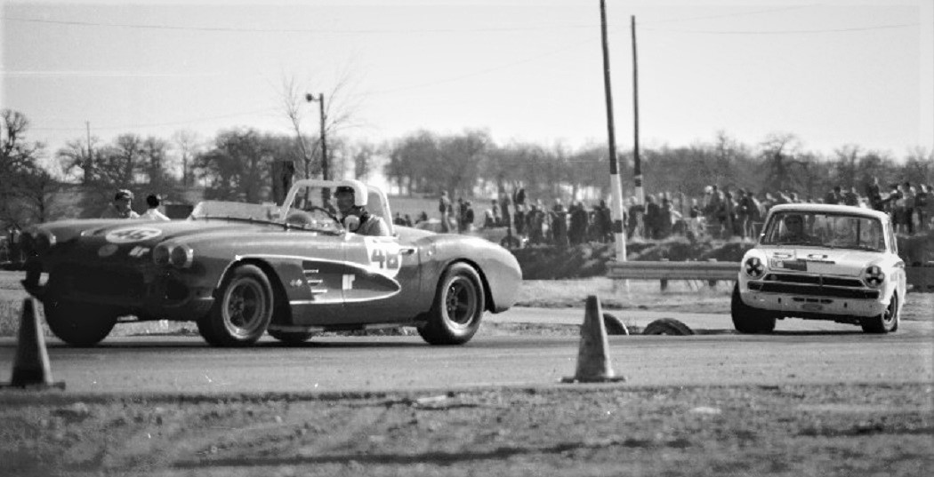 Name:  CORVETTE C1 GERRY HENDERSON p2 GVR FEB 1967 (1).jpg
Views: 1407
Size:  139.6 KB