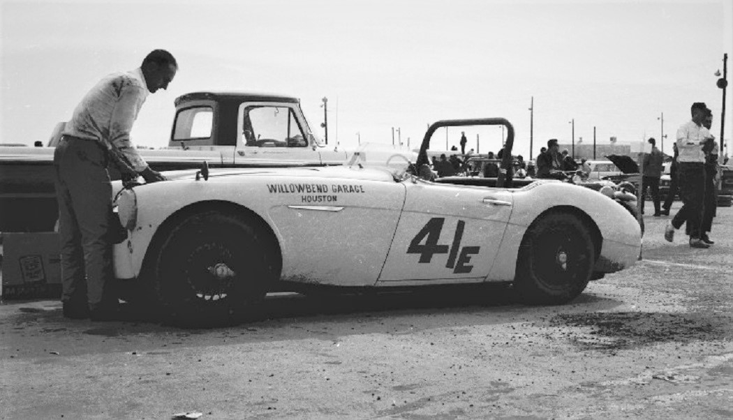 Name:  AUSTIN HEALEY 41 GVR 66.jpg
Views: 1283
Size:  155.7 KB