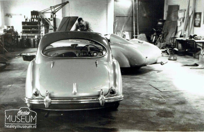 Name:  AH 100 #402 B The 100 coupe OAC1 and the endurance car Healey Museum  (800x519) (2).jpg
Views: 2411
Size:  119.1 KB
