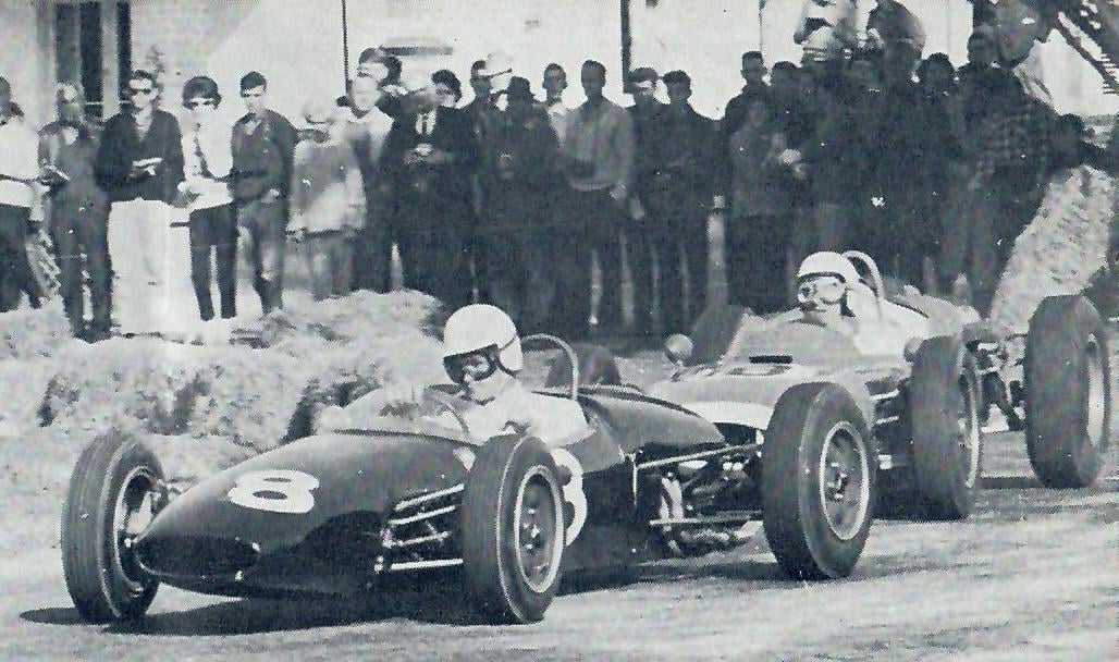 Name:  Matamata 1964 #51 1964 Andy Buchanan leads Bill Thomasen Brabhams Graham Woods  (2).jpg
Views: 1431
Size:  129.7 KB