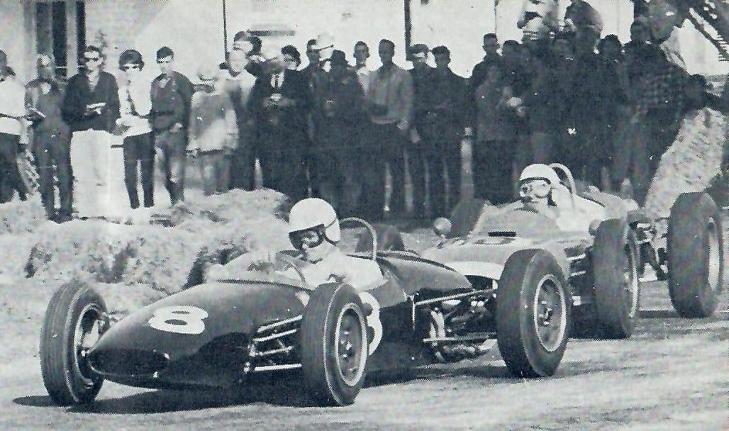 Name:  Matamata 1964 #51 1964 Andy Buchanan leads Bill Thomasen Brabhams Graham Woods  (2).jpg
Views: 2245
Size:  129.7 KB