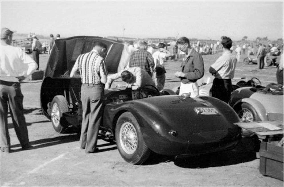 Name:  Changing Plug, Hill over engine.jpg
Views: 1733
Size:  149.8 KB
