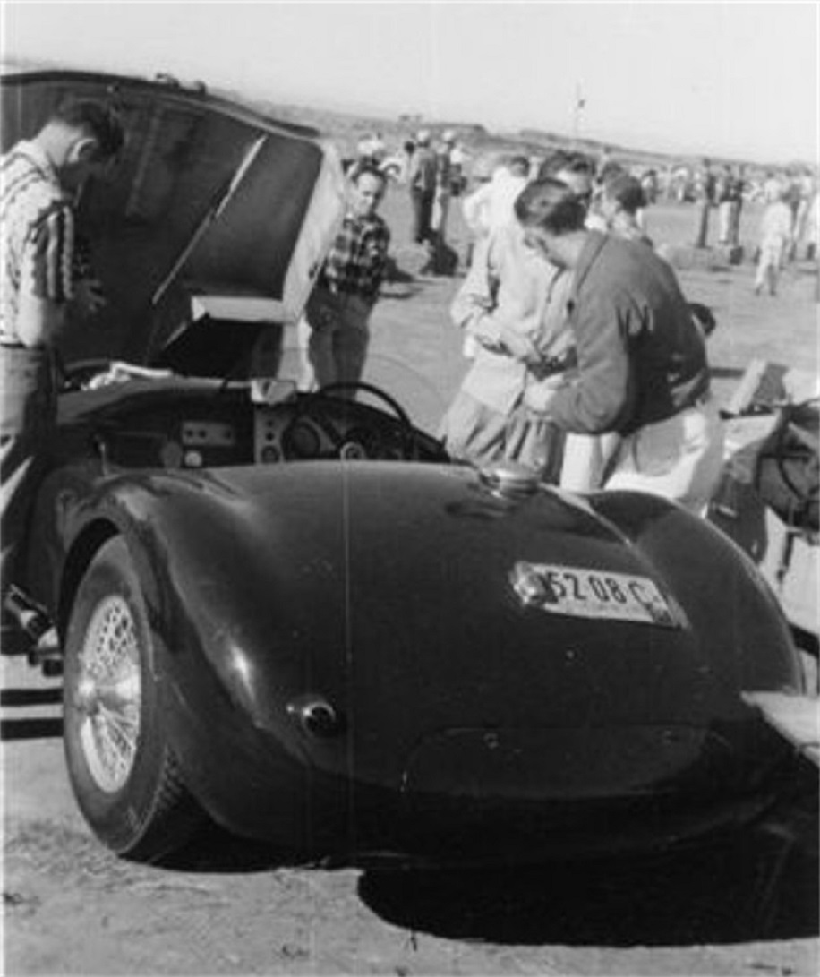 Name:  P Hill and mechanic changing plugs 002 Torrey Pines 1952 reg.jpg
Views: 1950
Size:  161.0 KB