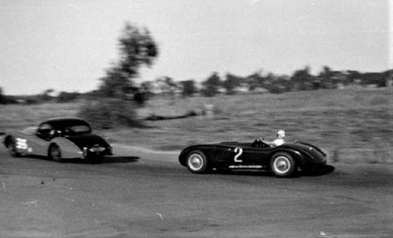 Name:  007 and 120 in corner Torrey Pines 1952 or 3 .jpg
Views: 1241
Size:  177.4 KB