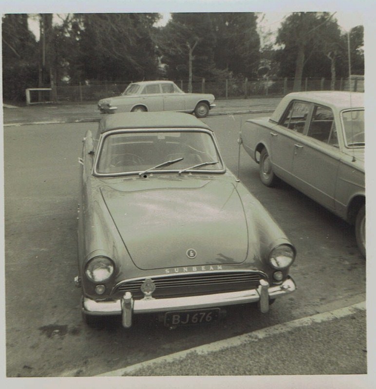Name:  Cars by Roger Dowding #20 Sunbeam Alpine ; 1965 CCI05022016_0004 (772x800).jpg
Views: 1119
Size:  138.6 KB