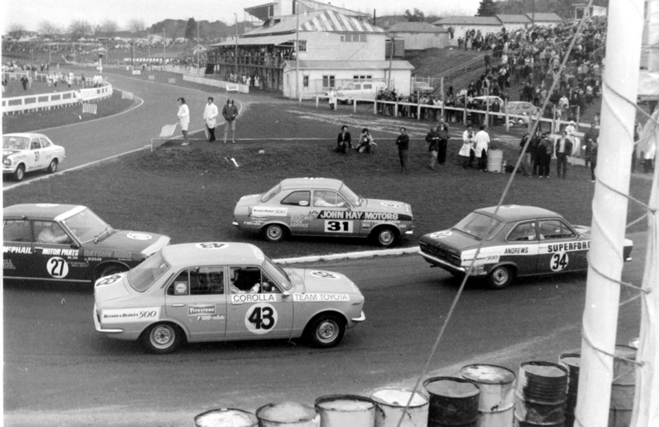 Name:  Pukekohe 1970 #12 B and H small cars Elbow 2 Graeme Lindsay .jpg
Views: 1391
Size:  146.6 KB