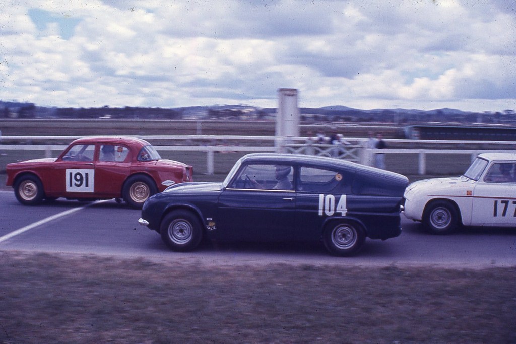 Name:  Pukekohe 1965 #081 Radisich Fahey Simpson started Dec 65 meeting Peter Levet photo M Fistonic (1.jpg
Views: 1095
Size:  164.8 KB