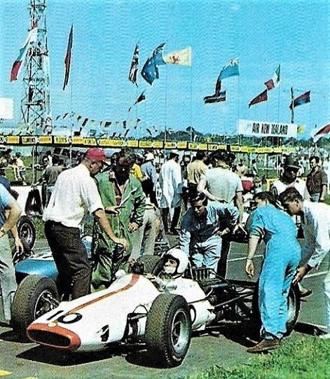 Name:  1968 NZGP start..jpg
Views: 864
Size:  186.0 KB