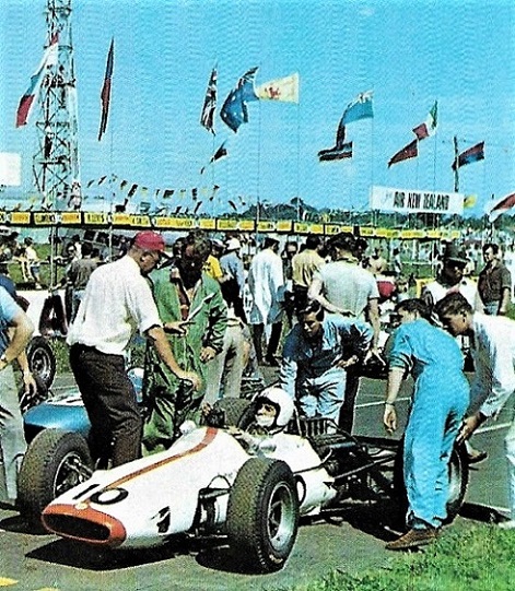 Name:  1968 NZGP start..jpg
Views: 2051
Size:  186.0 KB