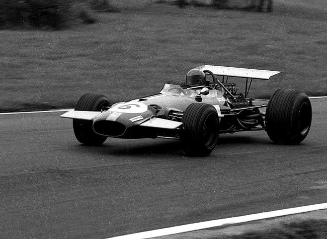 Name:  Jacky Ickx - Brabham Cosworth BT26A - 1969 Oulton Gold Cup (Small).JPG
Views: 2951
Size:  103.0 KB