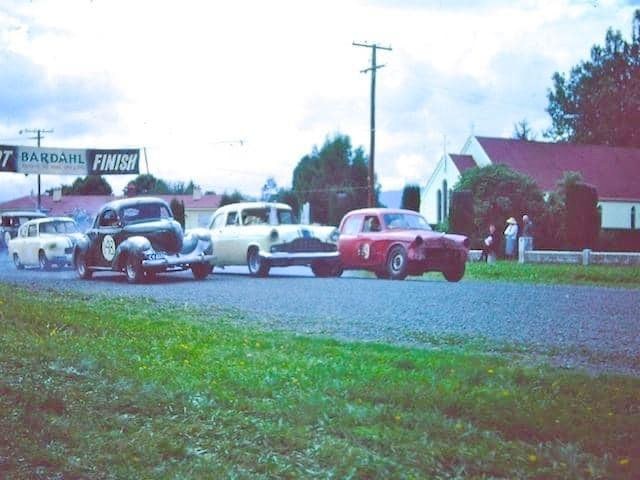 Name:  Matamata 1964 #020 1964 Willys - Dawson Zephyr - Coppins Humber  front row Bruce Dyer archives.jpg
Views: 818
Size:  87.9 KB