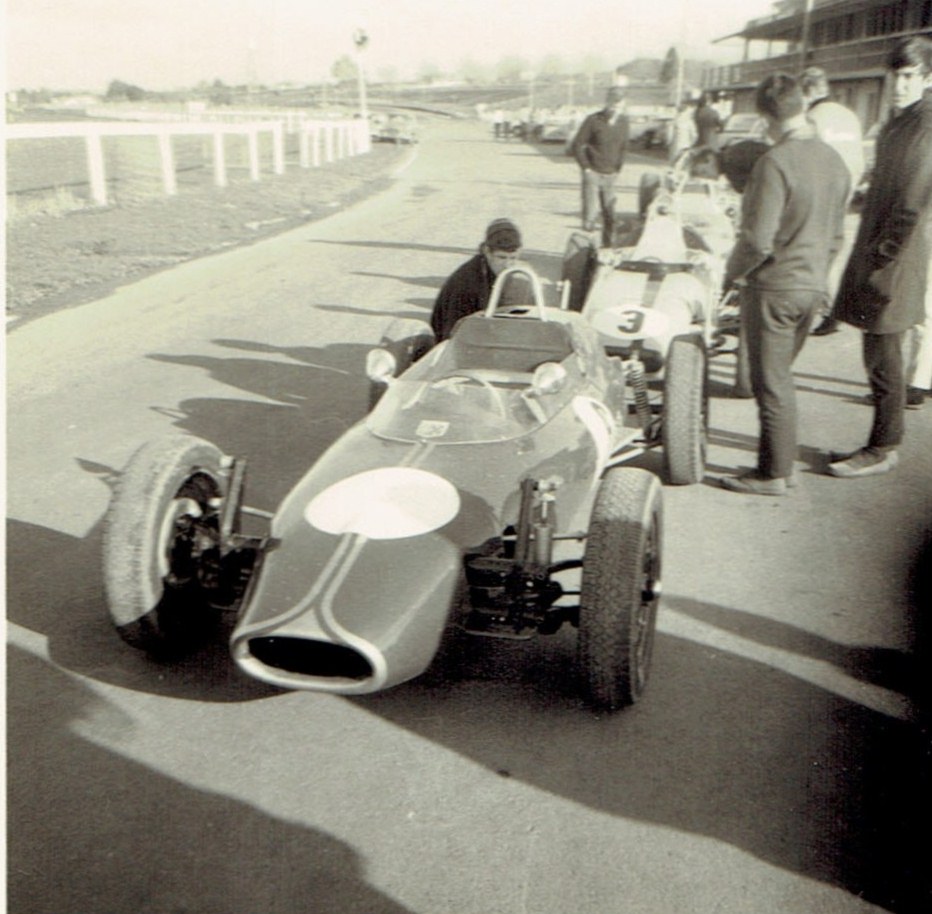 Name:  Pukekohe 1968 Club Circuit meeting 67-68 single seaters dummy grid. CCI30082015 (3).jpg
Views: 686
Size:  171.3 KB