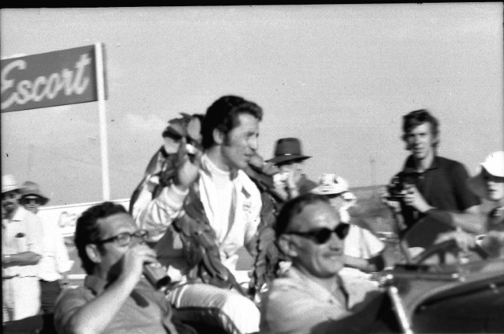 Name:  Mario Andretti after winning the 1971 SA GP in his Ferrari (Small).JPG
Views: 1584
Size:  102.2 KB
