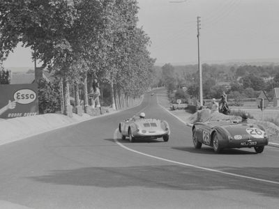 Name:  Le Mans 1955 #022  Austin Healey #26 Macklin and Porsche image.jpg
Views: 1721
Size:  19.9 KB