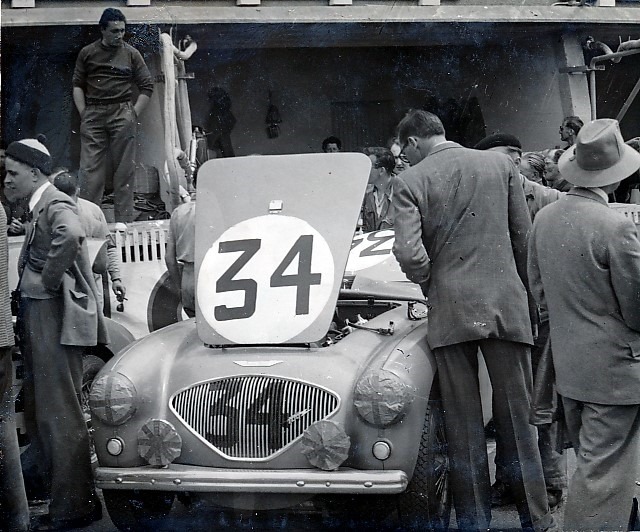Name:  Nash Healey #117 Austin Healey 100 #34 1953 Le Mans race Pits bonnet up K Stelk archives (2).jpg
Views: 746
Size:  122.2 KB