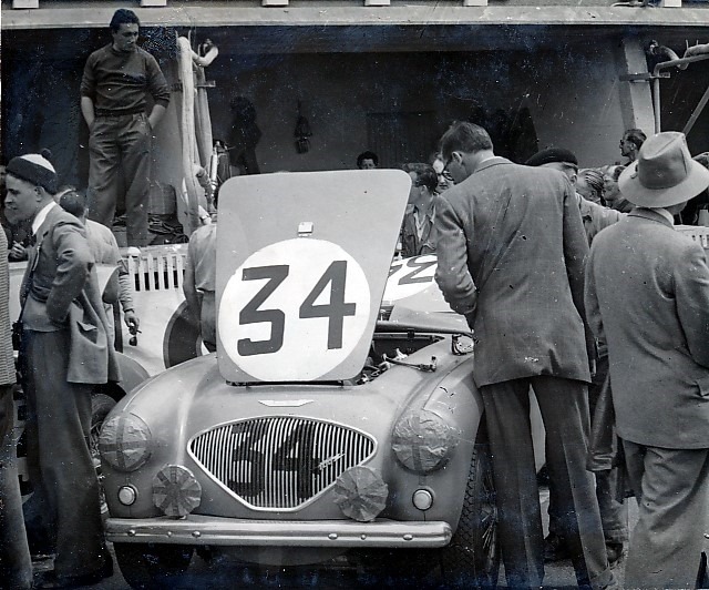Name:  Nash Healey #117 Austin Healey 100 #34 1953 Le Mans race Pits bonnet up K Stelk archives (2).jpg
Views: 1366
Size:  122.2 KB