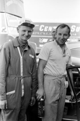 Name:  610917 Tim Parnell mechanic possibly Flugplatzrennen Zeltweg 17th September 1961_resized (TMW).jpg
Views: 581
Size:  19.3 KB