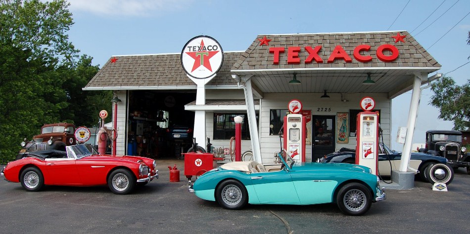 Name:  AH 3000 #007 Texaco Station with 3 Healeys and Vintage Trucks arch Bernie Grabow (950x474) (2).jpg
Views: 1182
Size:  171.8 KB