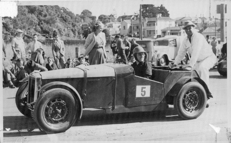 Name:  Singford #025 sml Don Tilsley #5 ACC Mt Eden Hill Climb April 1952 Laurie Powell at rear Don Til.jpg
Views: 1570
Size:  158.7 KB