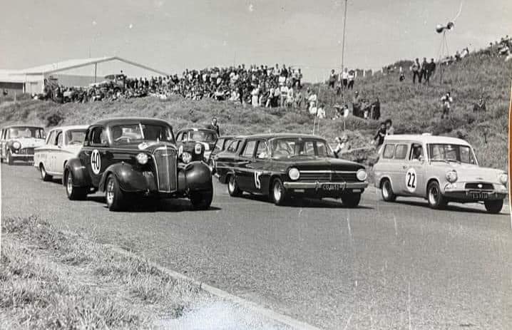 Name:  Motor Racing Paritutu #043 Saloon grid Kevin Green GMC Chev #40 Coupe Holden Anglia van others H.jpg
Views: 577
Size:  49.1 KB