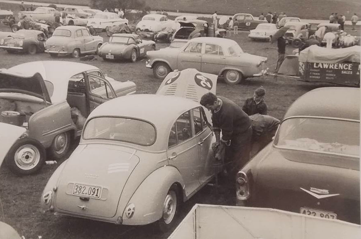Name:  Pukekohe 1963 #019 The Pits Ron Brown Morris Minor 1961 - 64 plates archives Alan Boyle.jpg
Views: 1053
Size:  122.1 KB