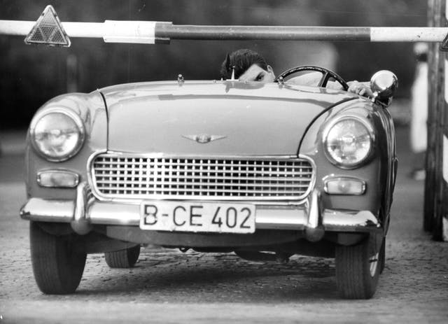 Name:  AH Sprite #290 Sprite Mk 2 1962 windscreen removed - under Berlin Wall Getty images .jpg
Views: 617
Size:  36.2 KB