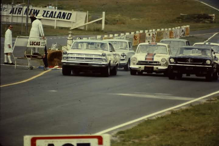 Name:  Pukekohe 1967 #026 Ford Fairlane Robbie Francevic Mustang start Saloon race Ken Buckler.jpg
Views: 1388
Size:  43.9 KB