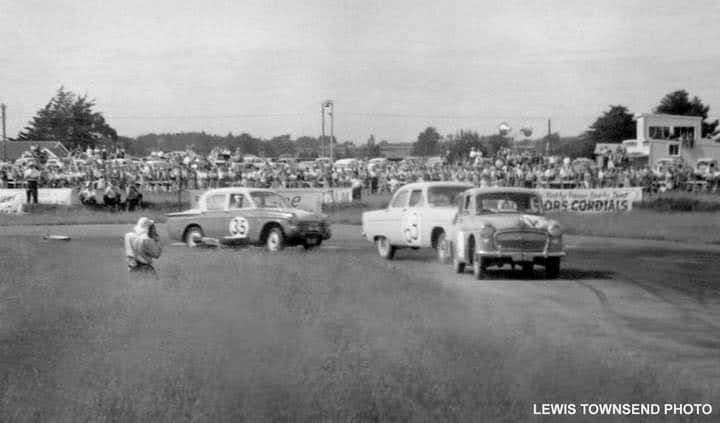 Name:  Motor Racing Levin #127 1960 Hillman Zephyr Humber #35 RC Lewis Townsend .jpg
Views: 305
Size:  36.4 KB