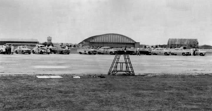 Name:  Ohakea 1961 #042 Saloons in a line Humber Ford Coupe Zephyrs RC Lewis Townsend .jpg
Views: 387
Size:  36.6 KB