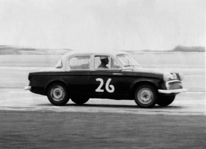 Name:  Ohakea 1961 #023 Humber 80 #26 Maurice M R Baigent on track RC Lewis Townsend .jpg
Views: 407
Size:  33.6 KB