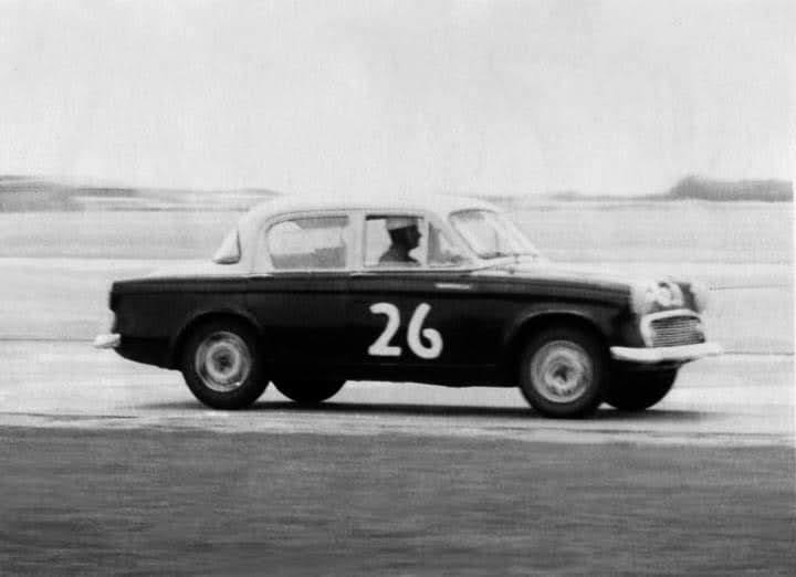 Name:  Ohakea 1961 #023 Humber 80 #26 Maurice M R Baigent on track RC Lewis Townsend .jpg
Views: 682
Size:  33.6 KB