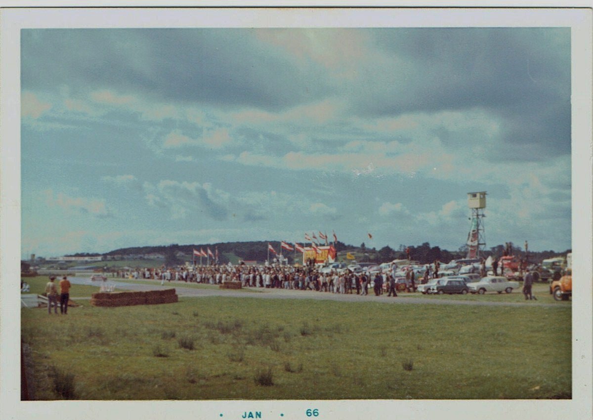 Name:  Pukekohe 1965 #009 E TRS dark Gold Leaf 3 hour Wills 6 hour Minispinning #4, CCI12102015_0003 (1.jpg
Views: 381
Size:  184.0 KB