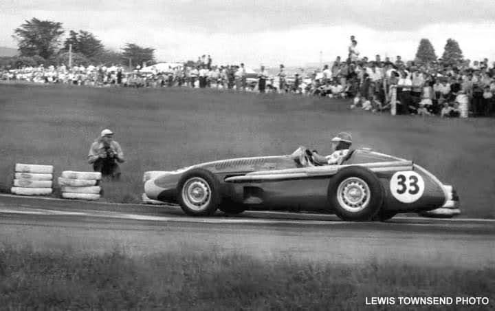 Name:  Levin 1960 #130 1960 Maserati 250F Len Gilbert #33 RC Lewis Townsend  (3).jpg
Views: 663
Size:  42.2 KB