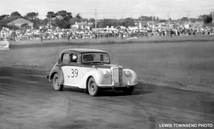 Name:  Levin 1960 #124 1960 Alvis 1956 -61 plate Race #39 RC Lewis Townsend  (2).jpg
Views: 665
Size:  39.2 KB