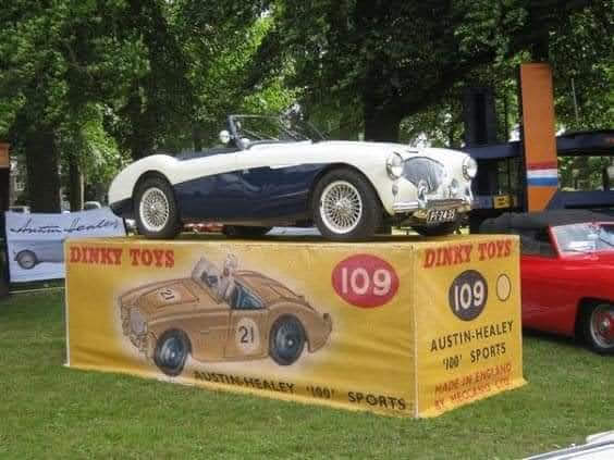Name:  AH #072 AH 100 on Giant Dinky Toy Box display .jpg
Views: 288
Size:  46.5 KB