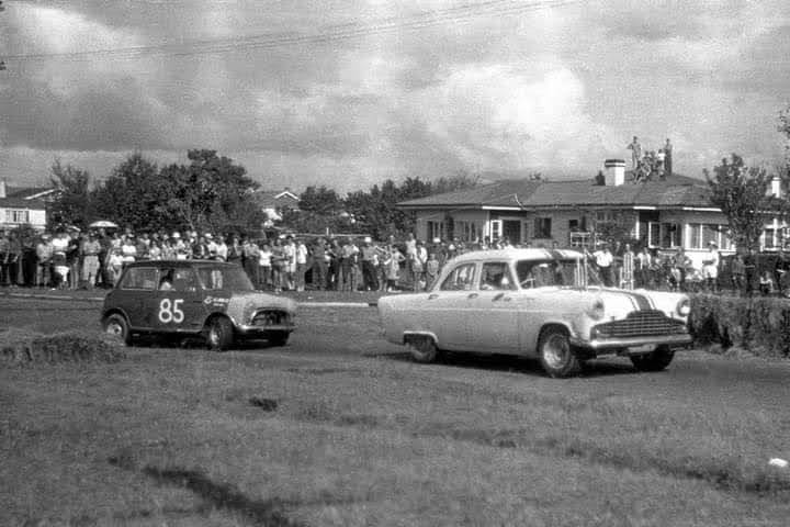 Name:  Matamata 1965 #034 Rod Coppins Zephyr Corvette Brian Innes Cooper S 1275 -93 #85 near start fini.jpg
Views: 451
Size:  59.3 KB