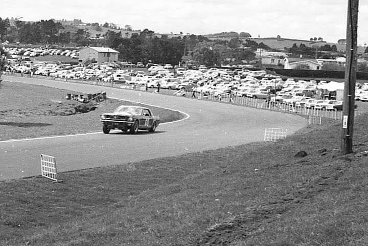 Name:  Pukekohe 1965 #141 Gold Leaf 3 Hour Segedin Ford Mustang #22 Oct 65 John Larry Lawton.jpg
Views: 820
Size:  61.2 KB
