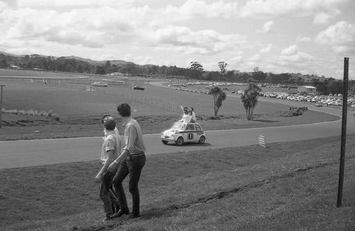 Name:  Pukekohe 1965 #150 Wills 6 Hour  Fiat 500 #1 parade lap Evelyn Hadfield Margaret Hough 9 Oct 65 .jpg
Views: 435
Size:  42.5 KB