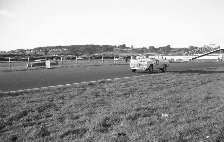 Name:  Pukekohe 1965 #156 Wills 6 Hour Alfa Romeo Berlina #13 Ray Thackwell R I Moore 9 Oct 65 John Lar.jpg
Views: 757
Size:  49.5 KB