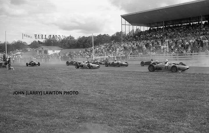 Name:  Pukekohe 1965 #101 1965 NZIGP Start Main Race John Larry Lawton.jpg
Views: 425
Size:  56.2 KB